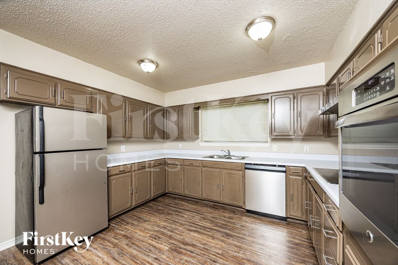 2912 Yorktown Road - Photo 7 of 19