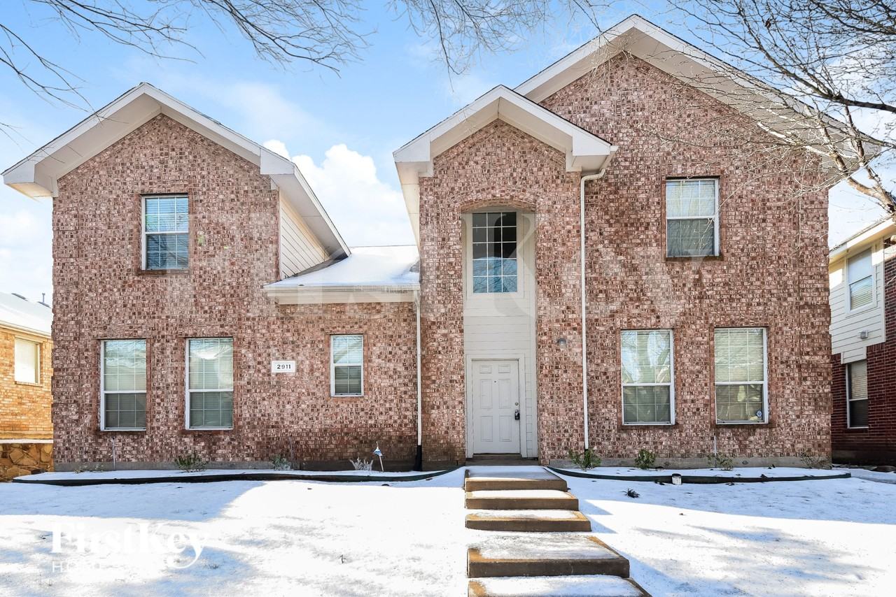 2911 Tangleglen Drive