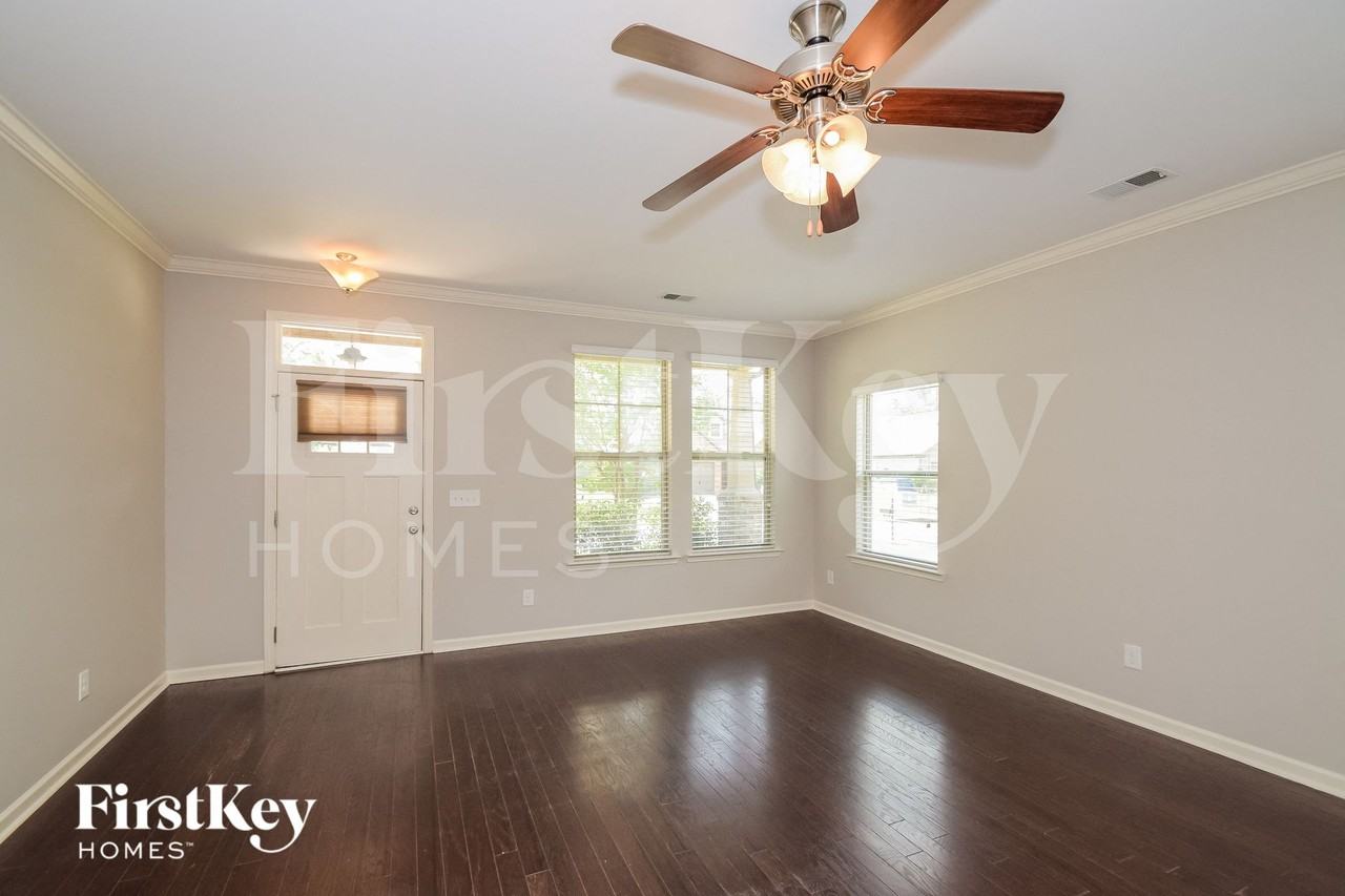 291 Belmont Way - Photo 3 of 15