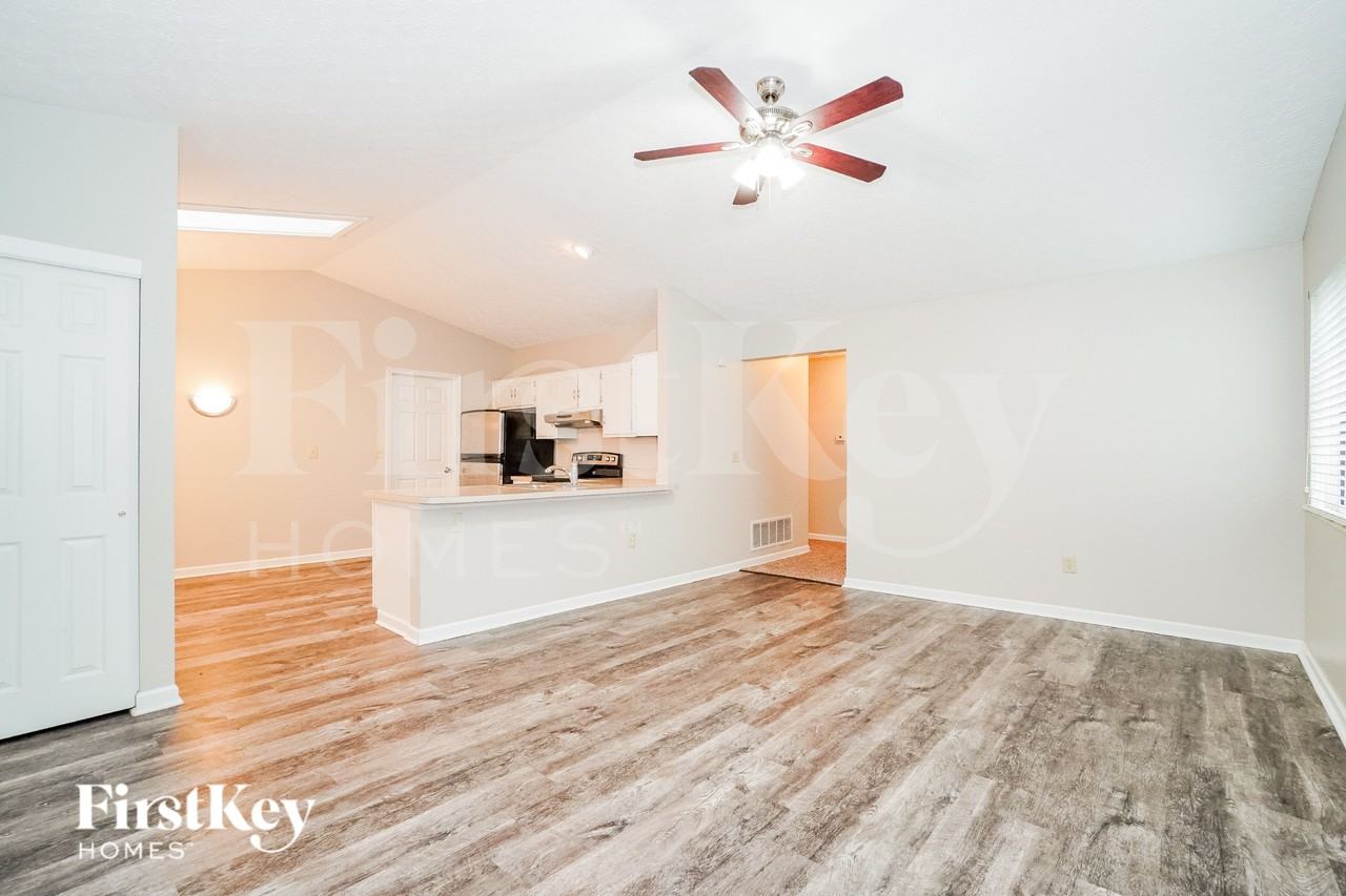 2882 Torrey Pines Drive - Photo 4 of 16