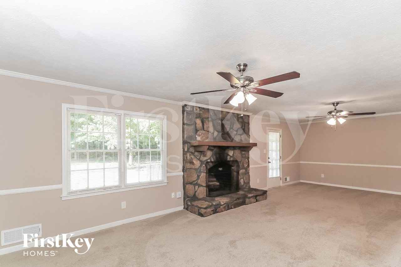 2835 Twin Springs Dr - Photo 2 of 14