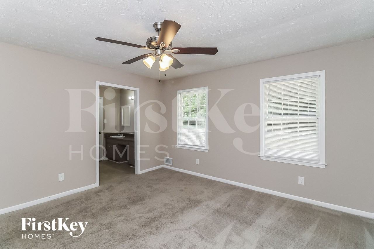 2835 Twin Springs Dr - Photo 7 of 14