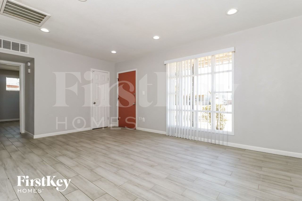 2735 W Royal Palm Rd - Photo 2 of 15