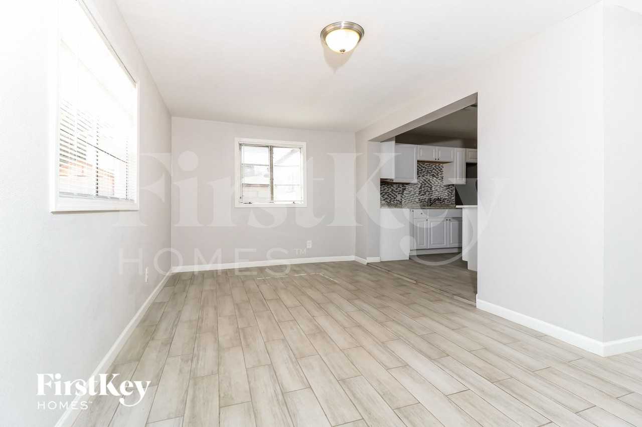 2735 W Royal Palm Rd - Photo 3 of 15