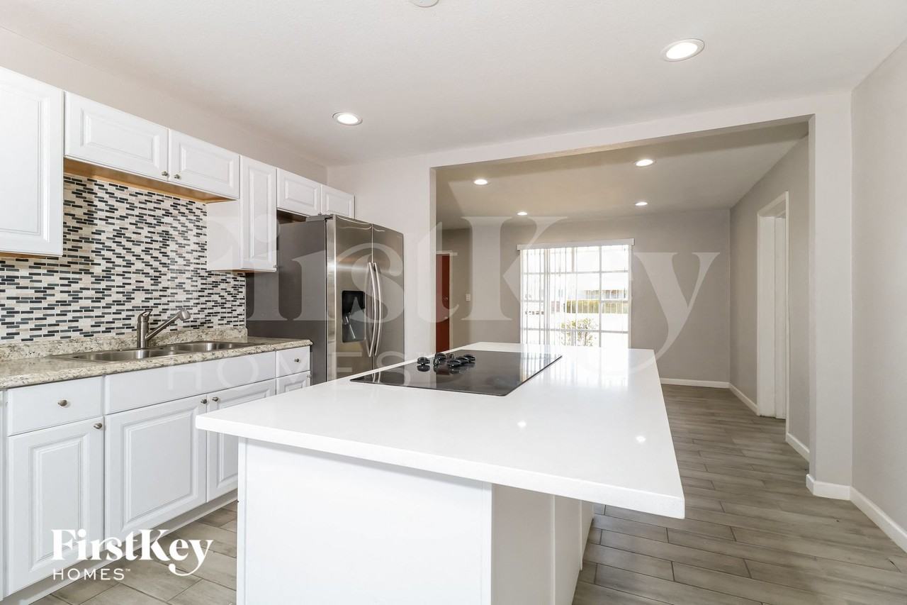 2735 W Royal Palm Rd - Photo 5 of 15