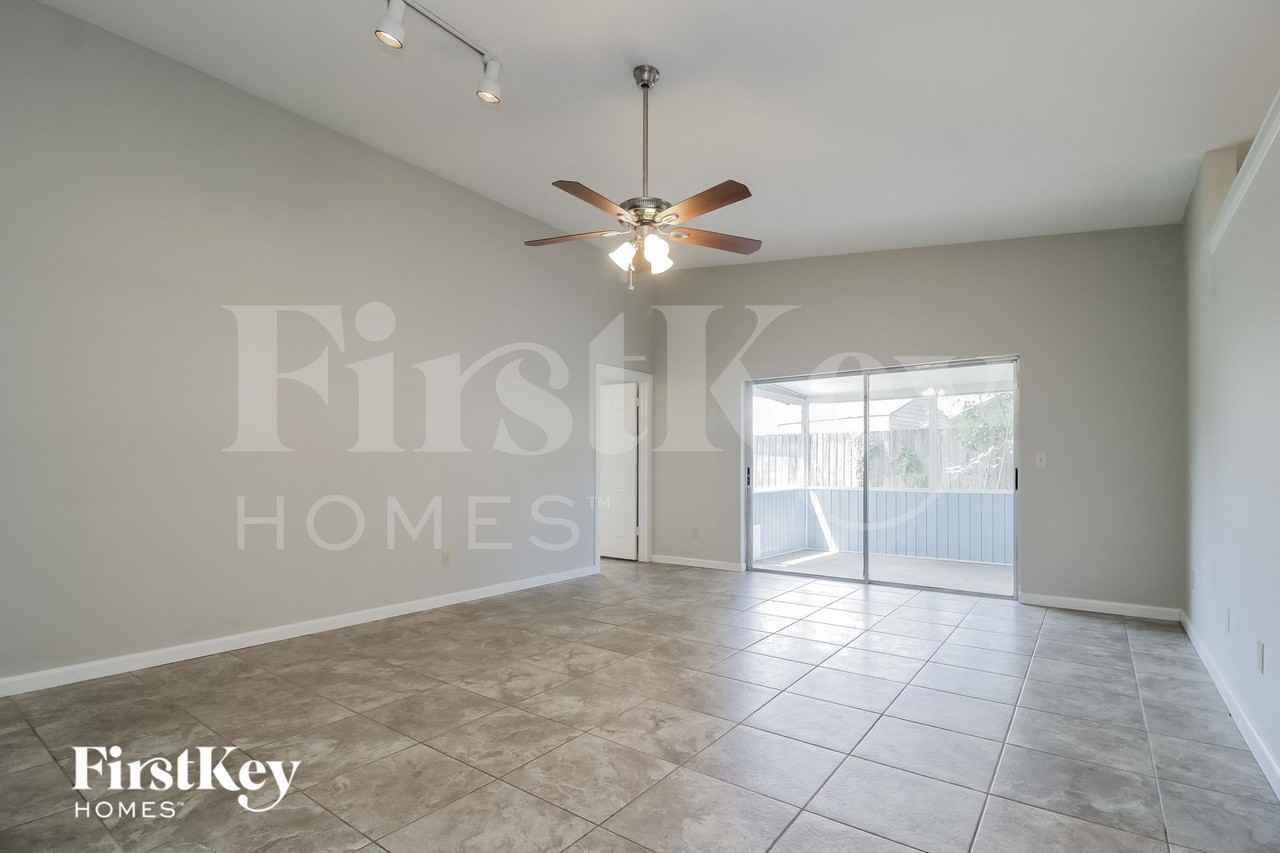 2721 Annhurst Ave - Photo 2 of 15