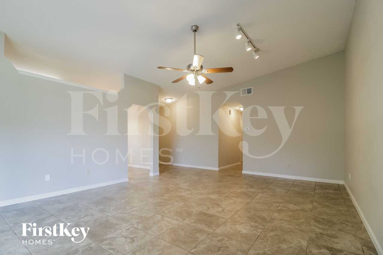 2721 Annhurst Ave - Photo 3 of 15