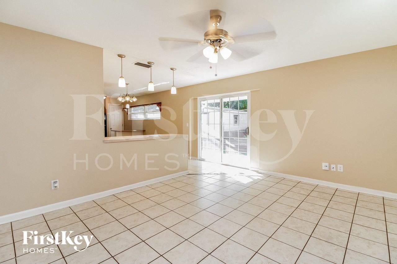 2720 Erin Rd - Photo 2 of 15