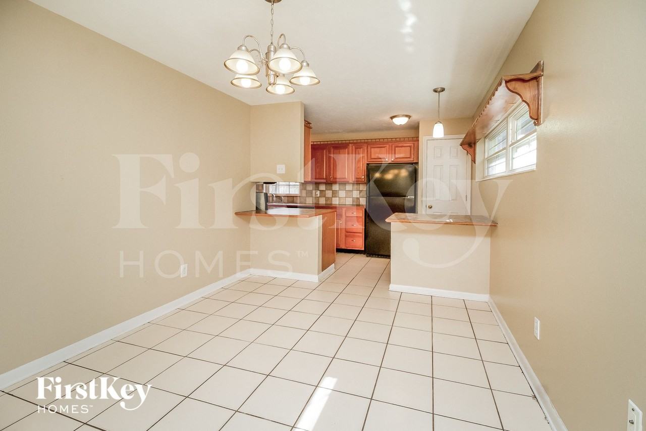 2720 Erin Rd - Photo 4 of 15