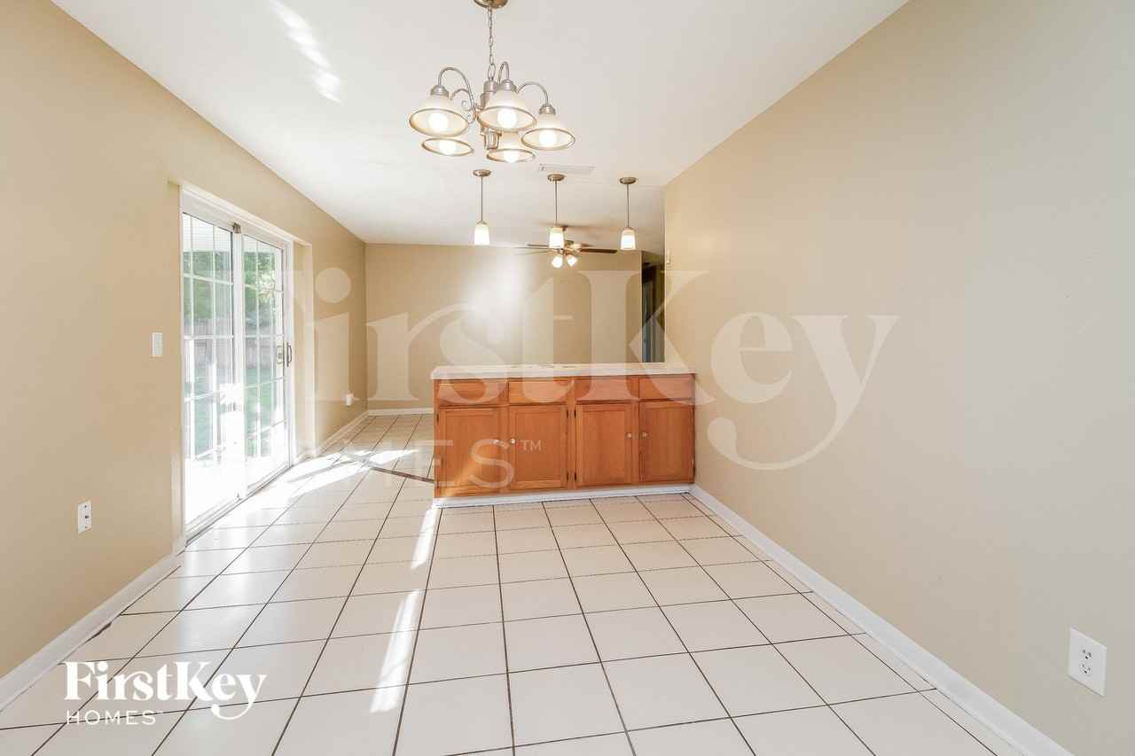 2720 Erin Rd - Photo 5 of 15