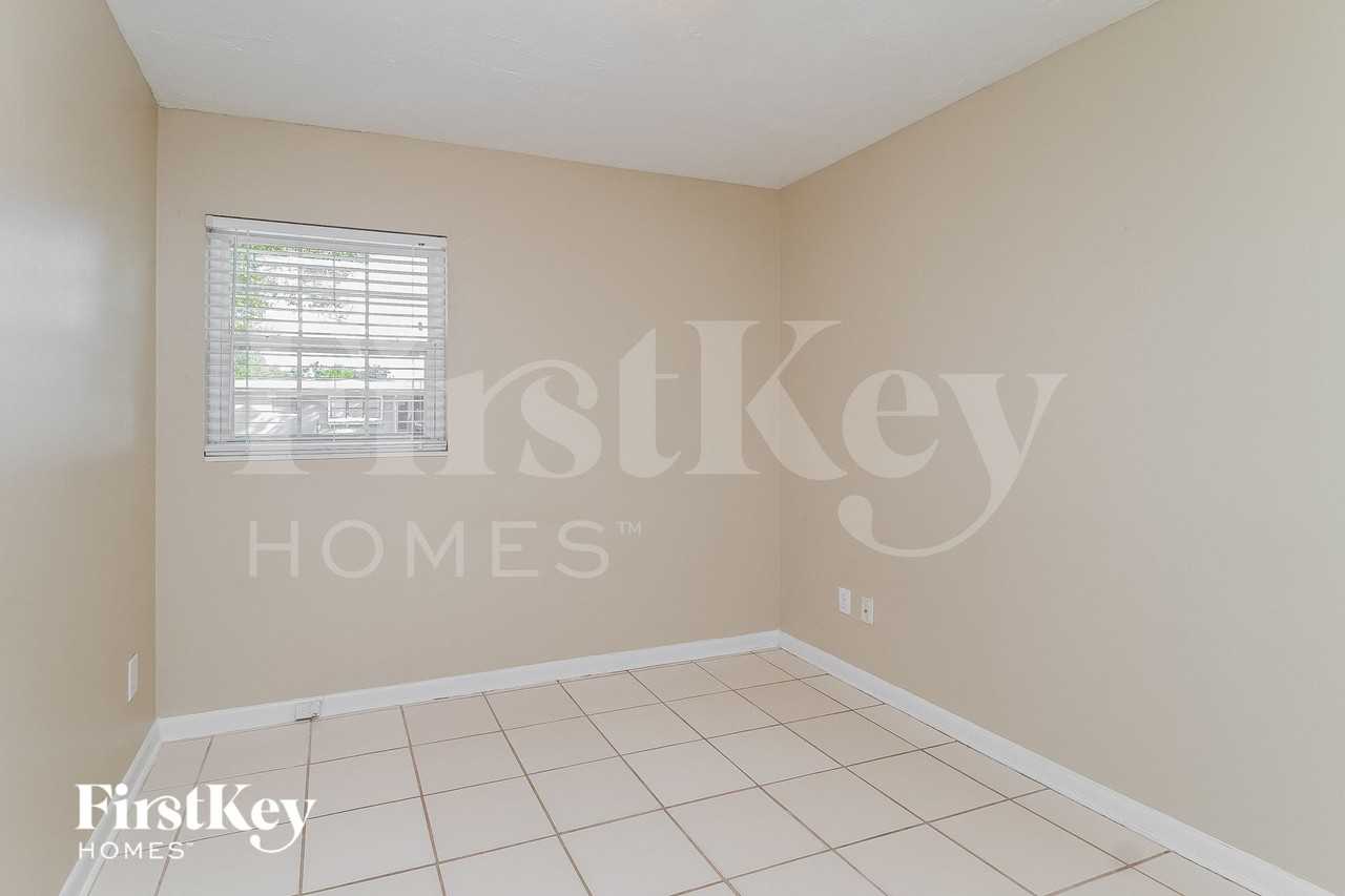 2720 Erin Rd - Photo 6 of 15