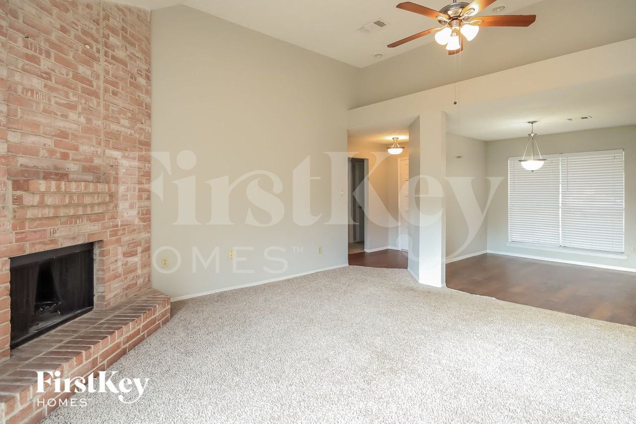 2710 Village Court - Photo 2 of 15