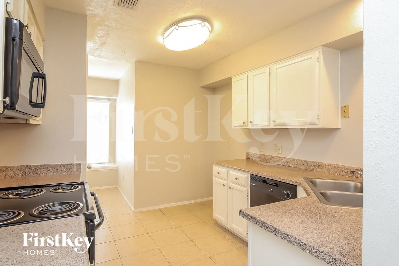 2710 Village Court - Photo 7 of 15