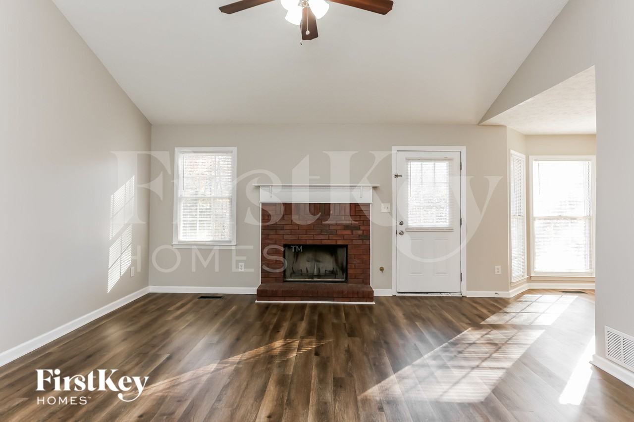 268 Yellowstone Dr - Photo 3 of 19