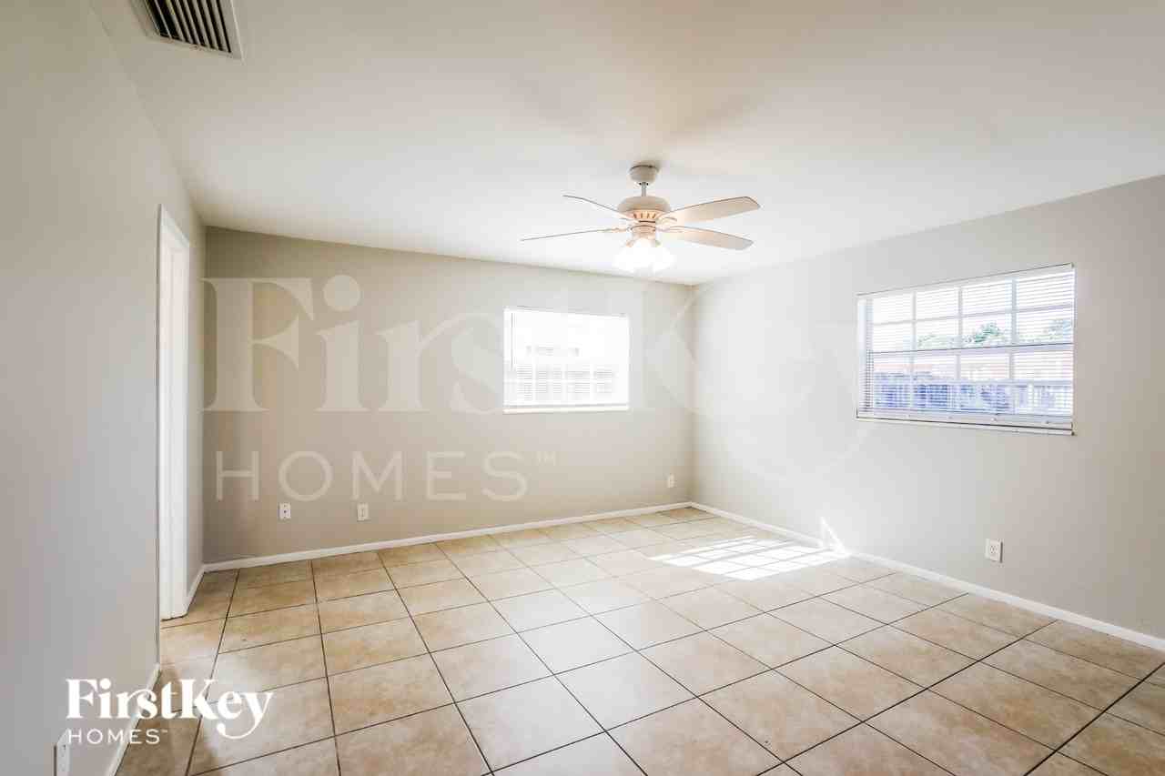 2621 Nw 42nd Ter - Photo 2 of 16