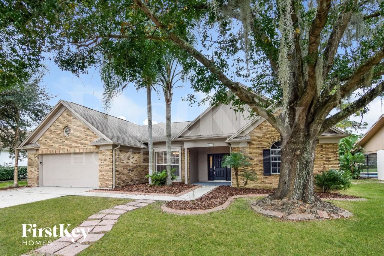 2612 Crestfield Dr - Photo 2 of 15