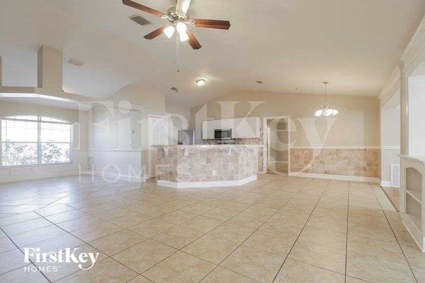 2606 Palmer Ave Se - Photo 2 of 15