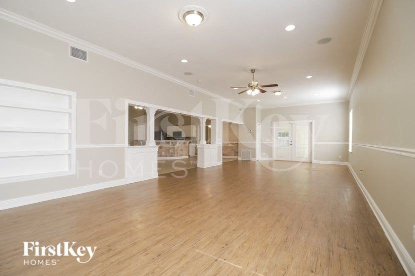 2606 Palmer Ave Se - Photo 3 of 15