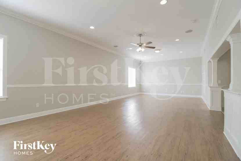 2606 Palmer Ave Se - Photo 4 of 15