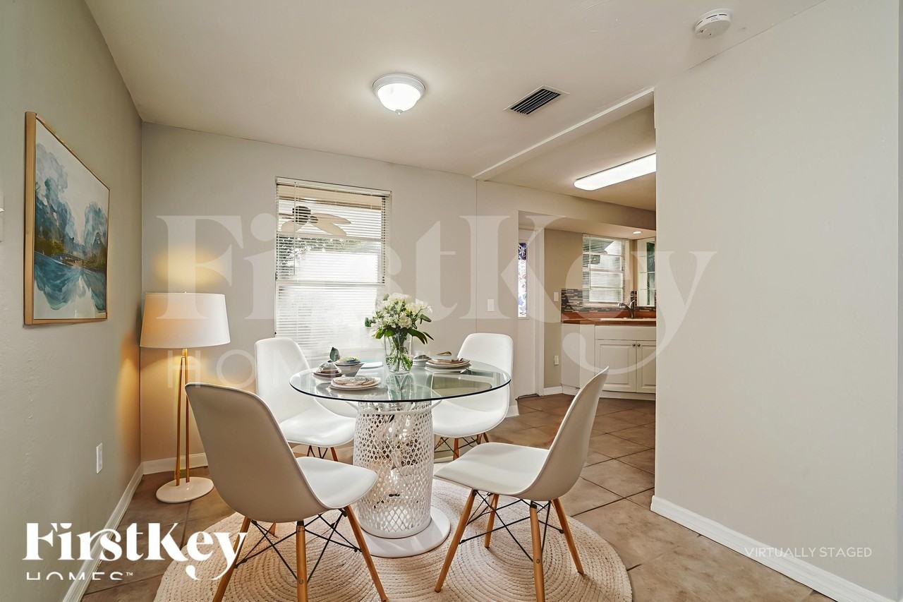 2582 Lake View Boulevard - Photo 6 of 18