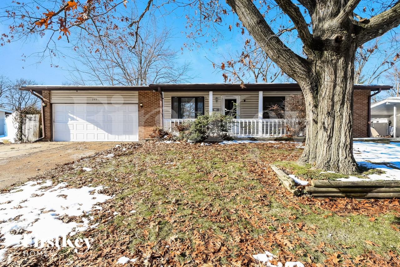 255 Mohican Ln - Photo 2 of 19