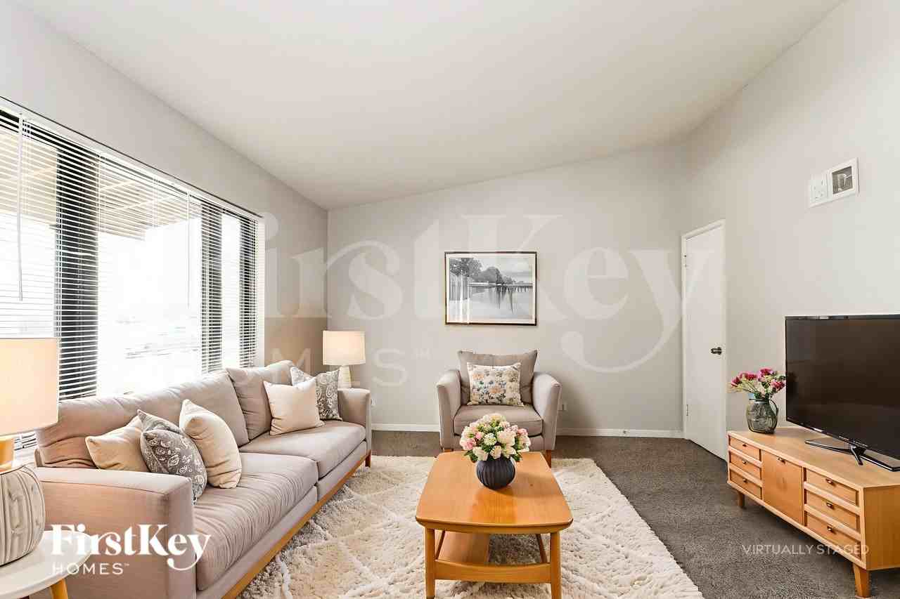 255 Mohican Ln - Photo 4 of 19