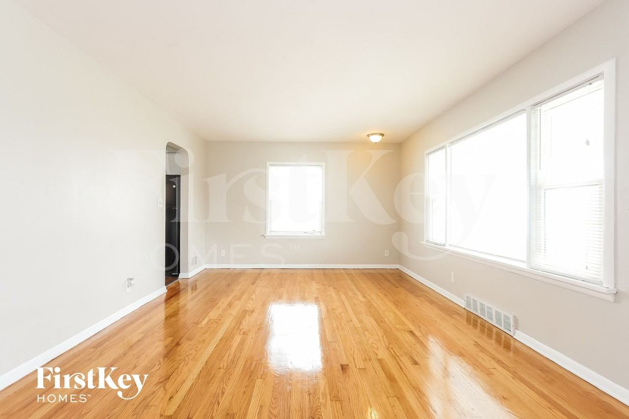 251 E 25th St - Photo 3 of 14