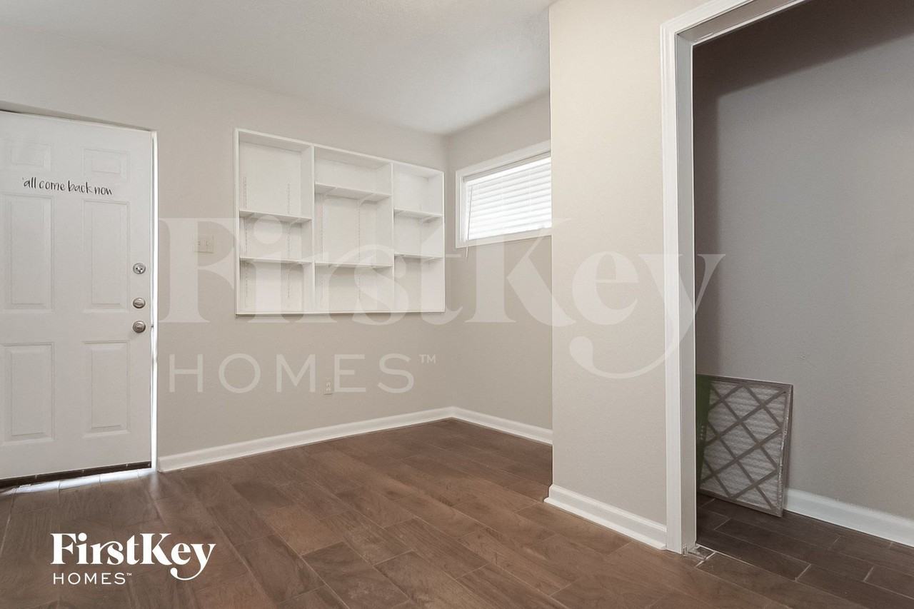 2505 Texas Ave - Photo 3 of 14