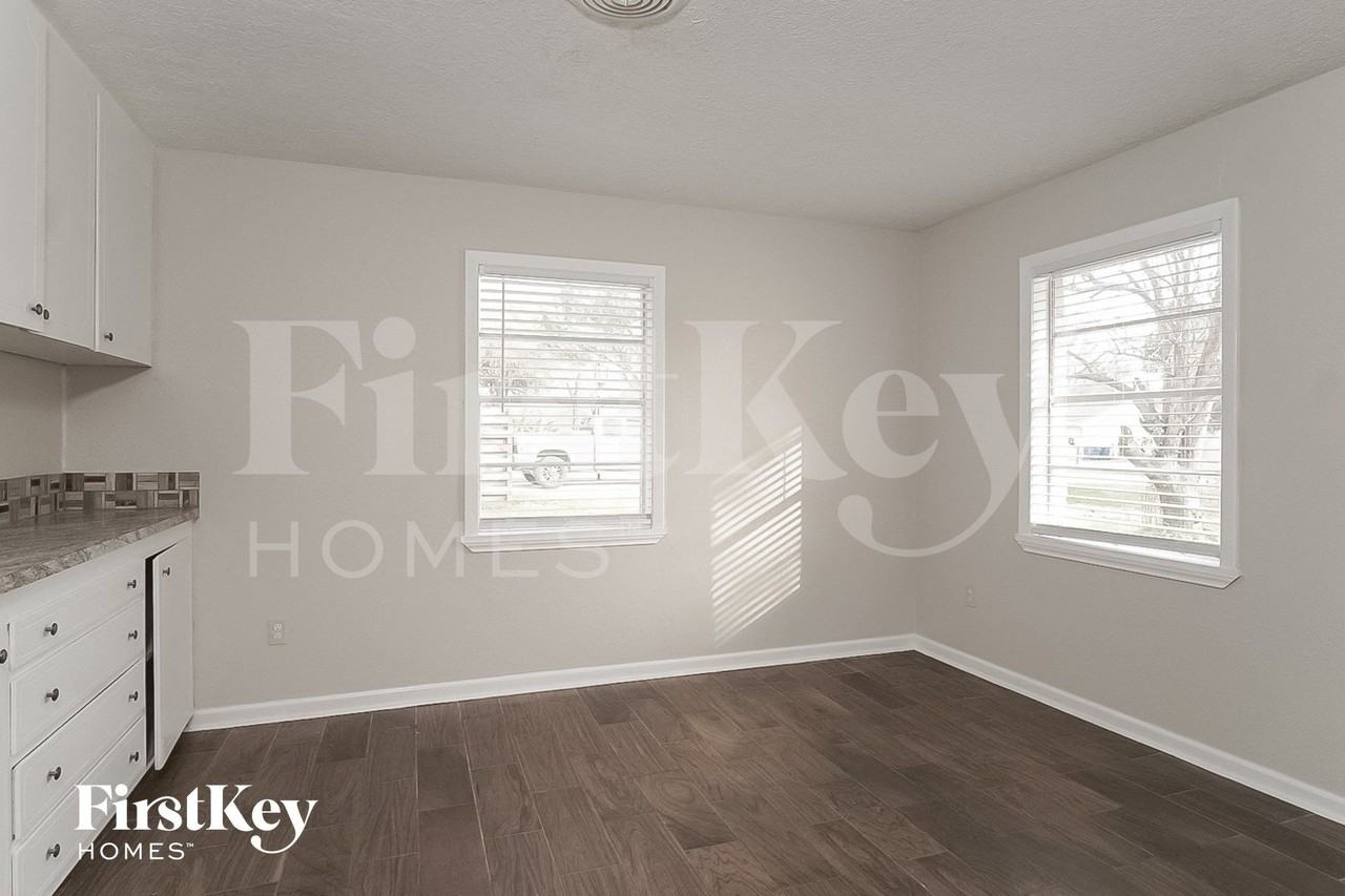 2505 Texas Ave - Photo 4 of 14