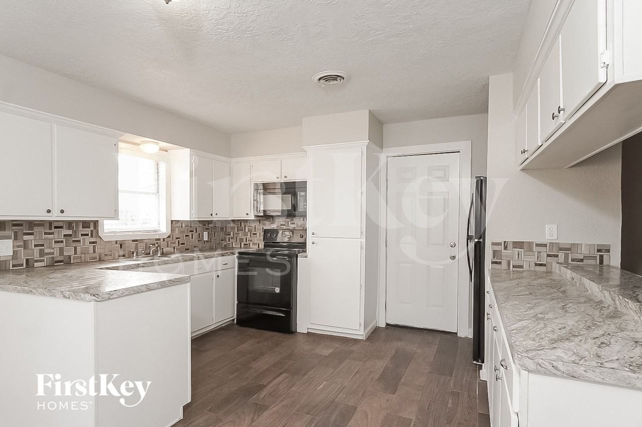 2505 Texas Ave - Photo 5 of 14