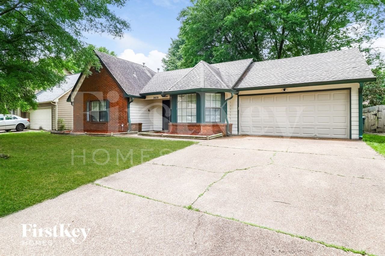 2439 Dove Glen Cv - Photo 2 of 15