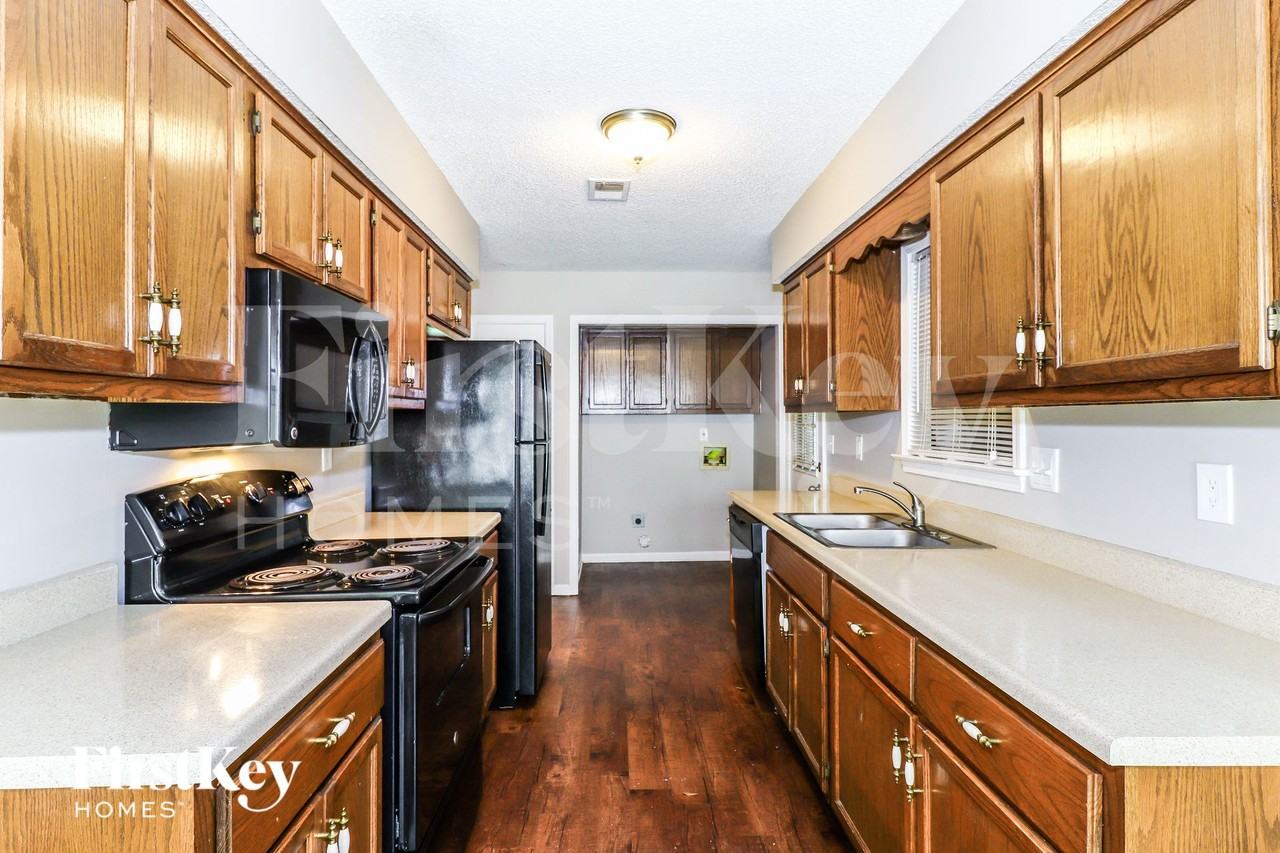 2439 Dove Glen Cv - Photo 5 of 15