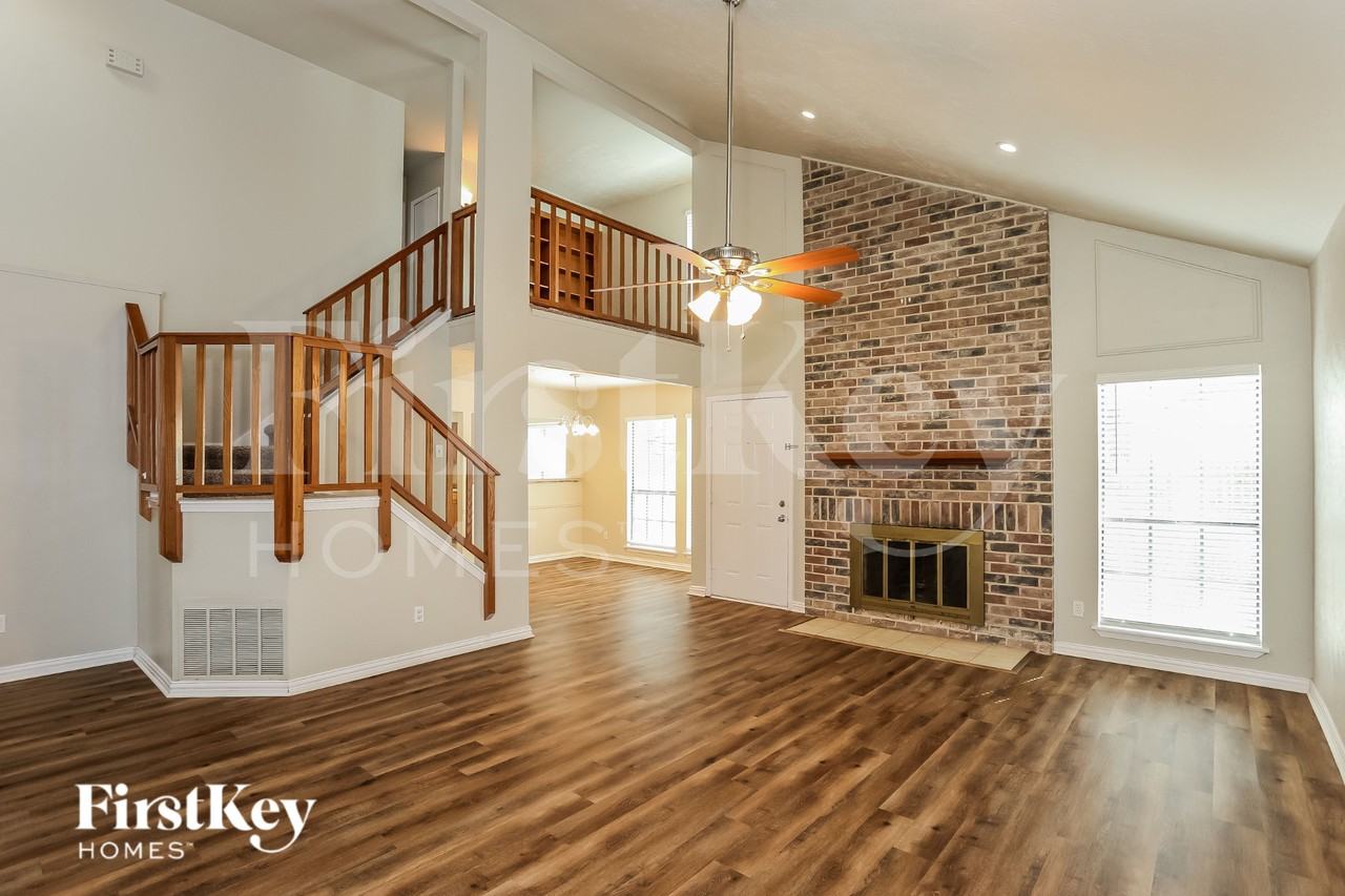 2416 Sutton Dr - Photo 2 of 15