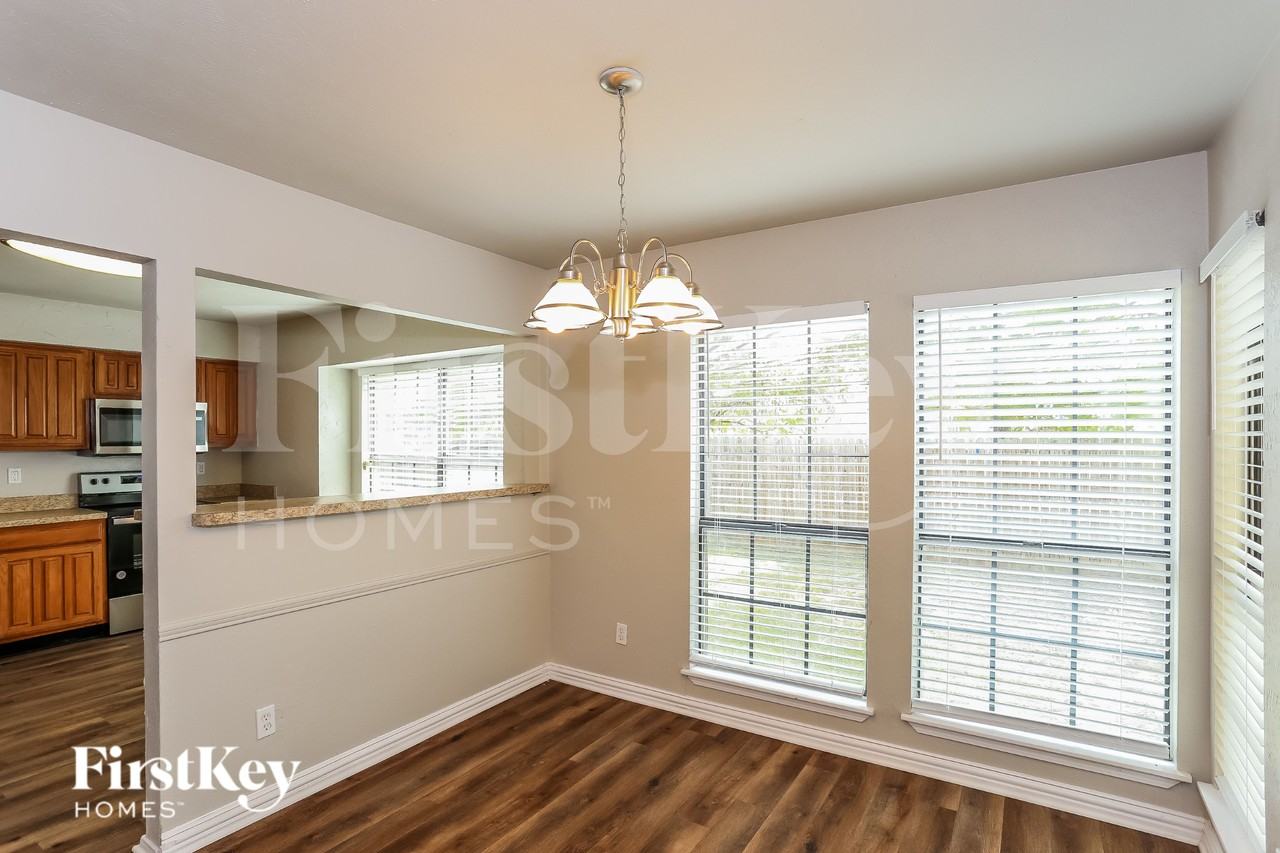 2416 Sutton Dr - Photo 5 of 15