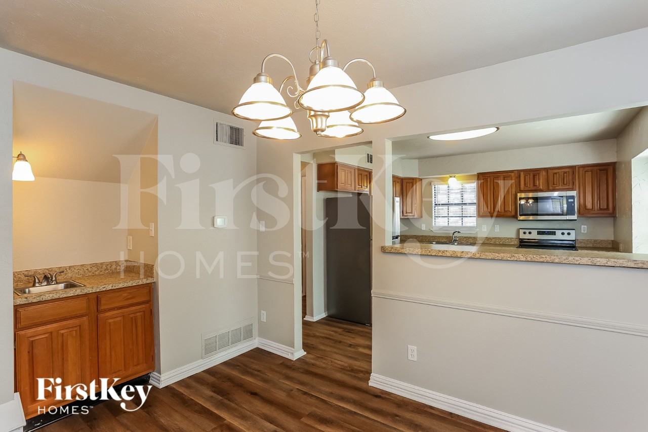 2416 Sutton Dr - Photo 6 of 15