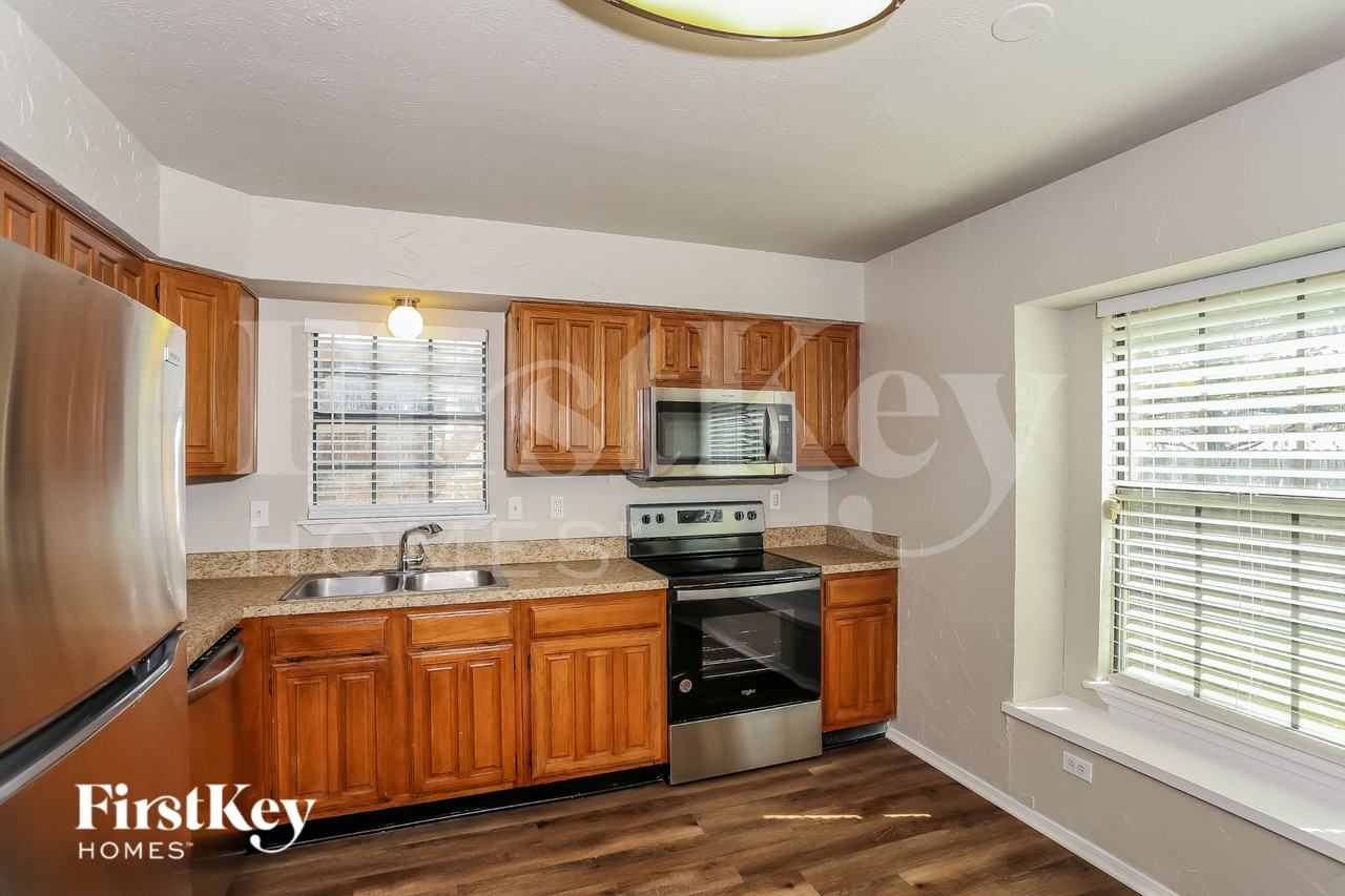 2416 Sutton Dr - Photo 7 of 15