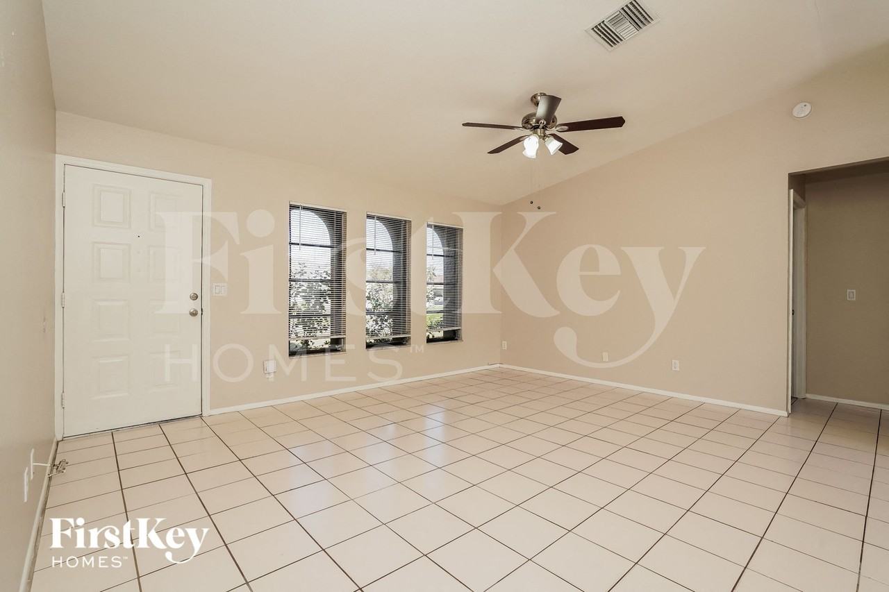 241 Se 1st Ave - Photo 3 of 15