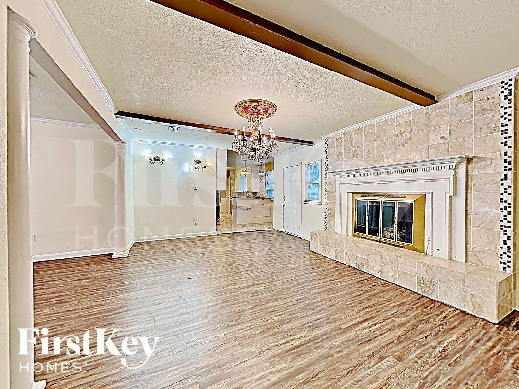 2405 Laredo Court - Photo 2 of 16