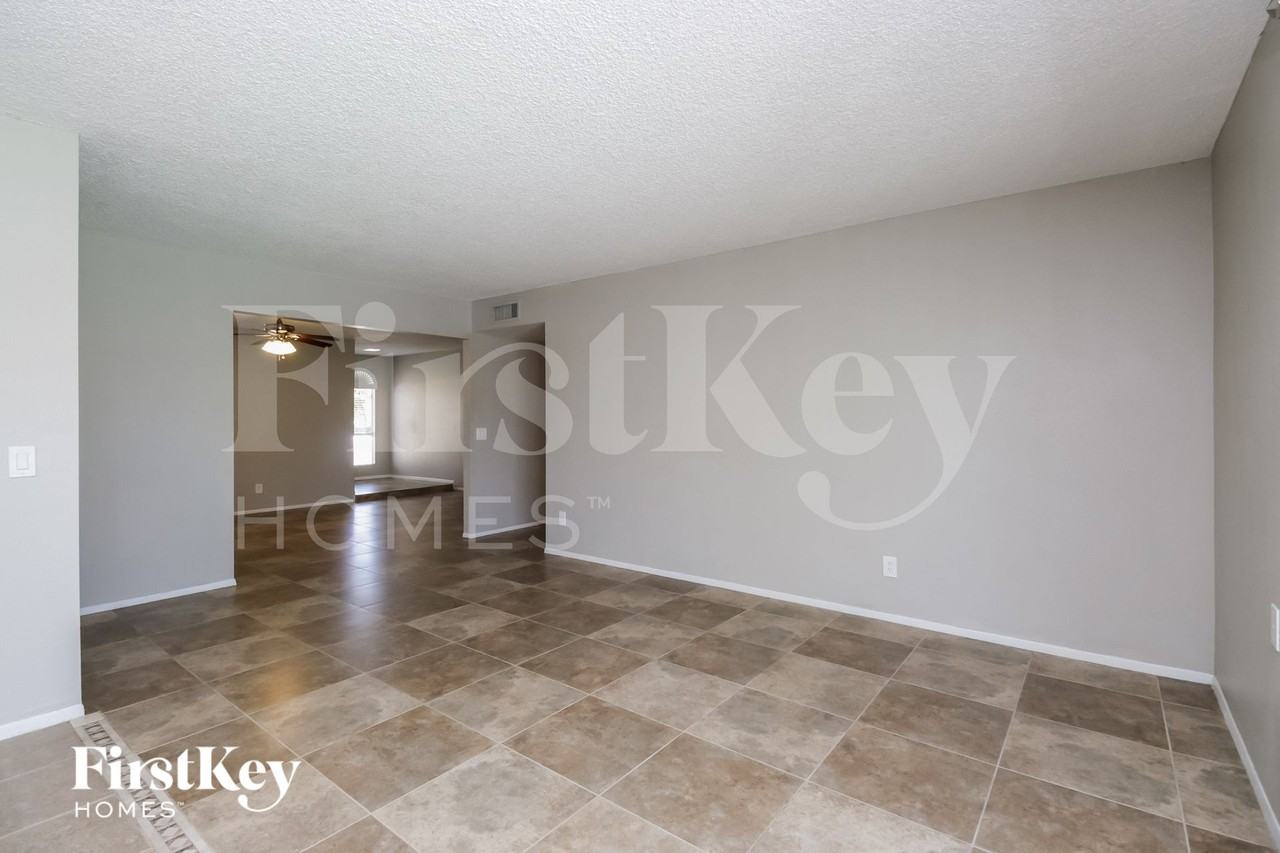 2331 East Alameda Drive - Photo 4 of 15