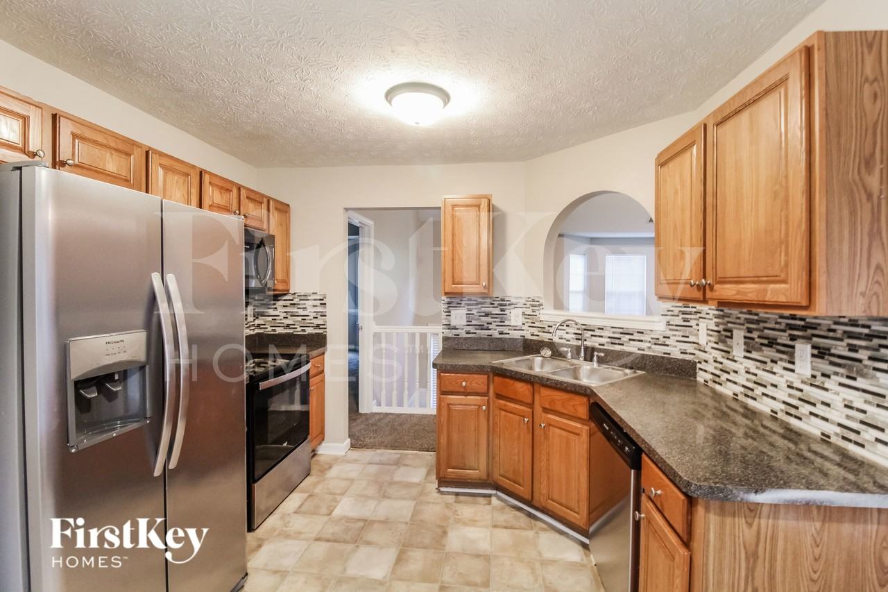 232 Buckeye Trl - Photo 4 of 16