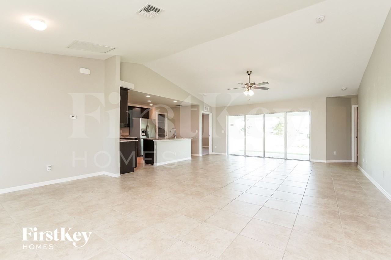 23 Nw 27th Ln - Photo 2 of 15