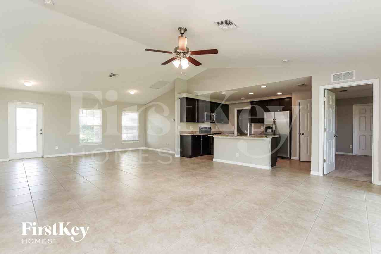 23 Nw 27th Ln - Photo 3 of 15