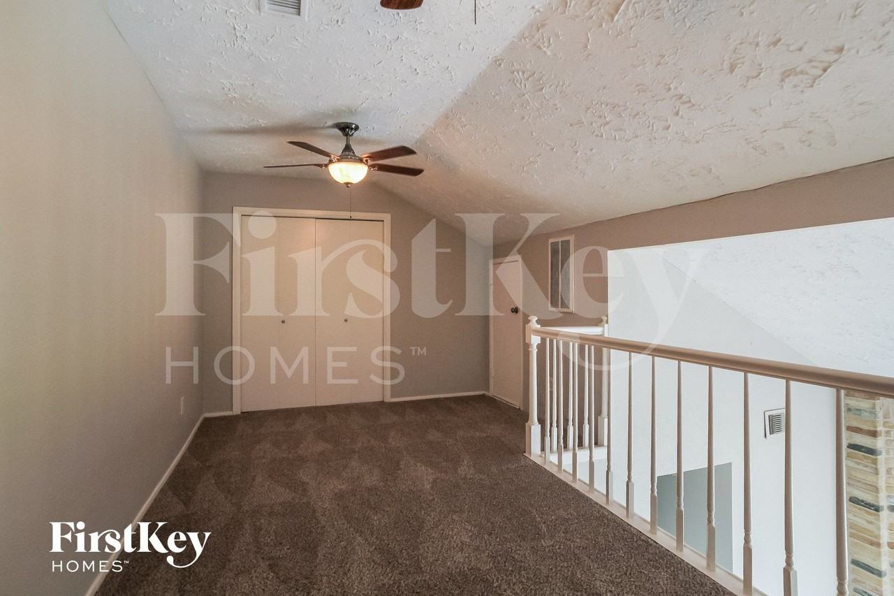 22219 Diane Dr - Photo 6 of 15