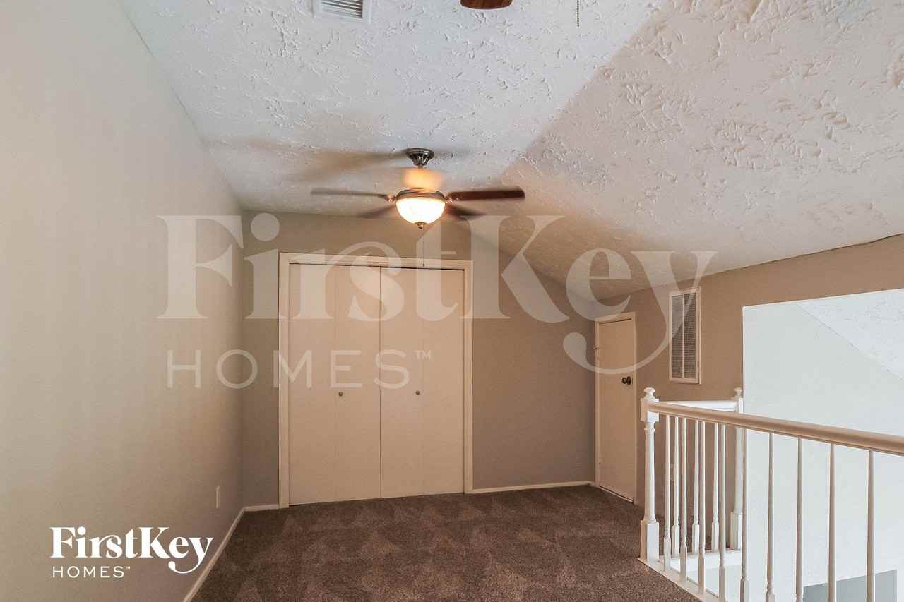 22219 Diane Dr - Photo 7 of 15