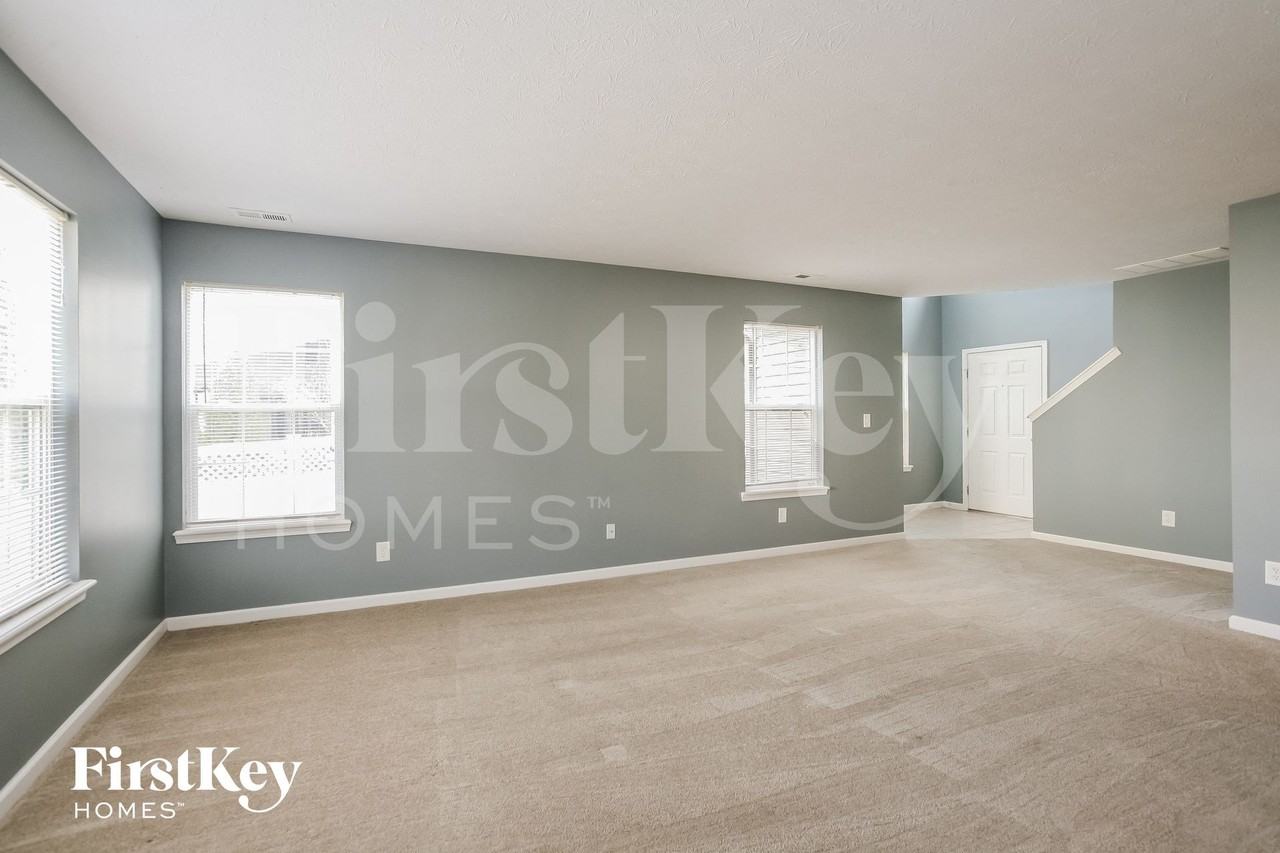 2210 Wynbrooke Blvd - Photo 3 of 15