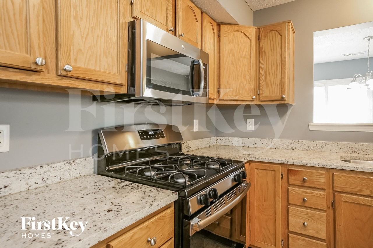 2210 Wynbrooke Blvd - Photo 5 of 15