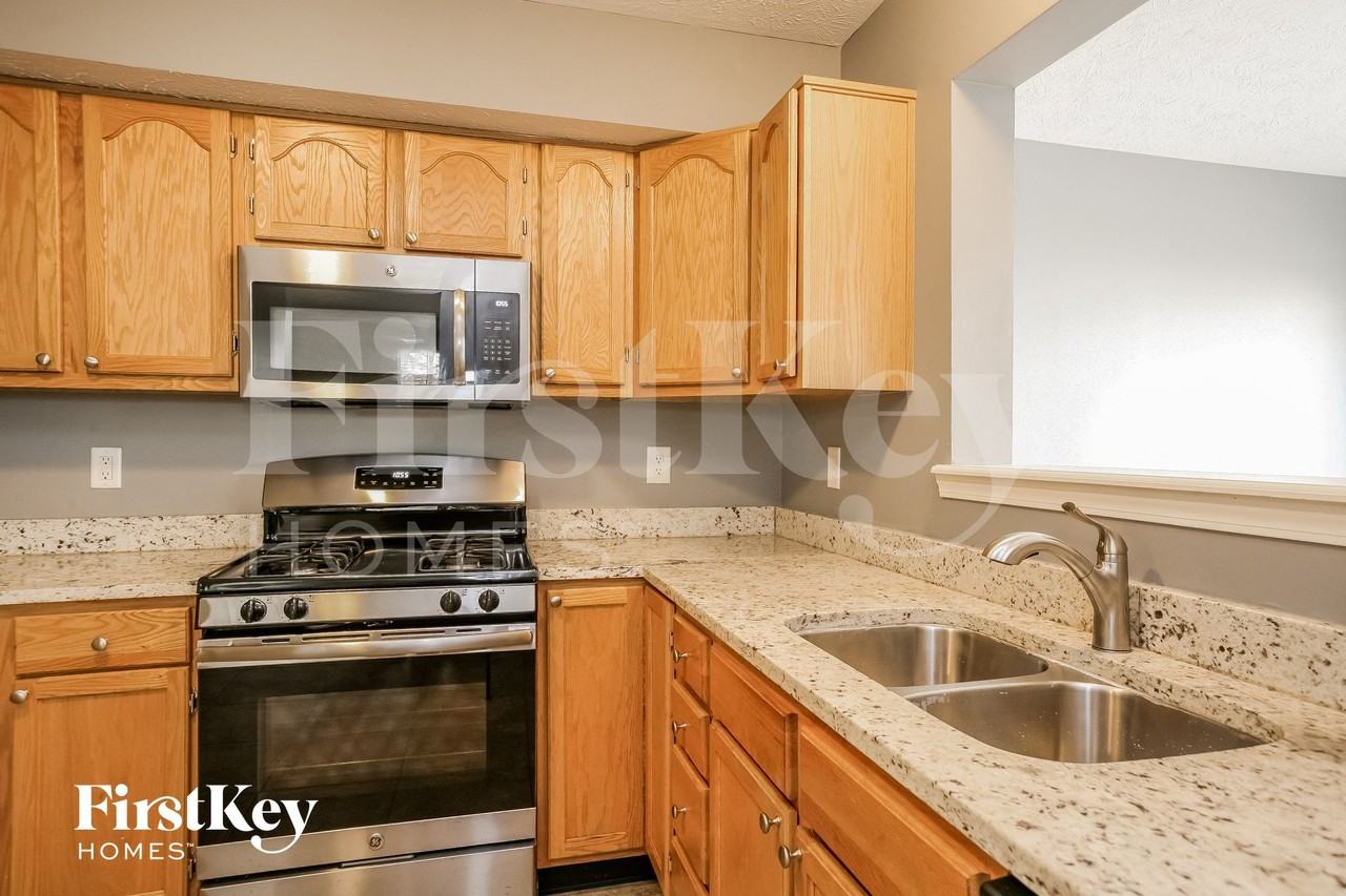 2210 Wynbrooke Blvd - Photo 6 of 15