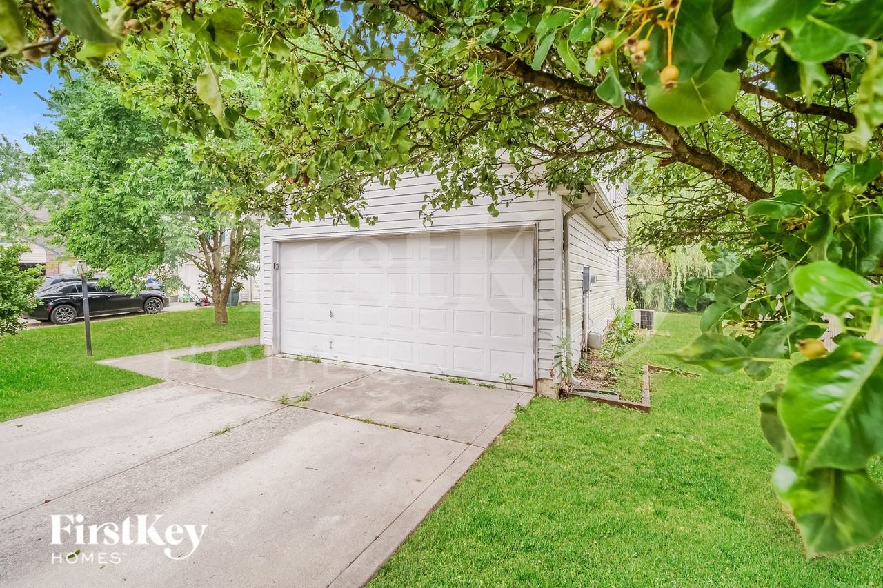 220 Woodstream Ct - Photo 3 of 16