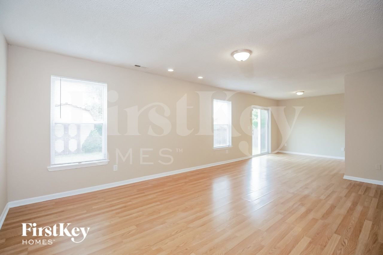 220 Woodstream Ct - Photo 5 of 16