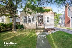 featured image of 216 South Elmwood Avenue